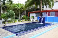 Dinuda Lagoon Hotel - Kolam Renang