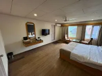 Hotel Meridien River Front Rajbagh