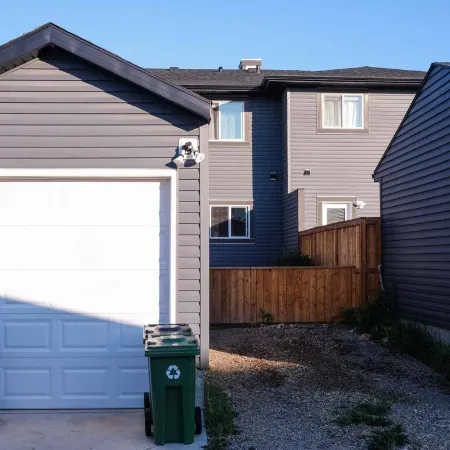 Bright & Quiet Cochrane Home Close to Calgary and Canmore Banff