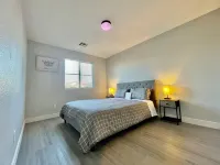 Stunning 5BR Mint Retreat Office & Accessible Bath - chambre d’hôtes