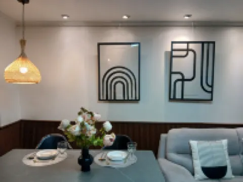 Yongsan Hyochang Park 3 minutes, breakfast included, luggage storage service,