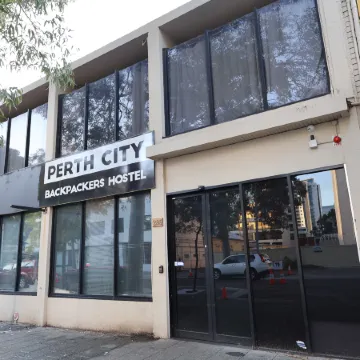Perth City Backpackers Hostel - note - Valid passport required to check in