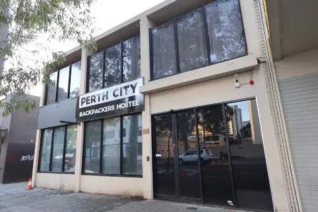 Perth City Backpackers Hostel - note - Valid passport required to check in Отели рядом с достопримечательностью «Barracks Arch»