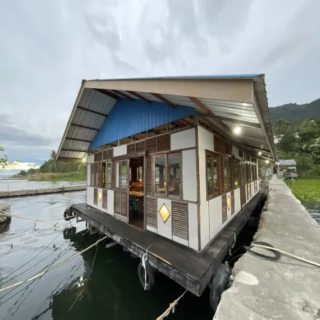 Gondang Sivali Hotel Отели в г. Samosir Regency