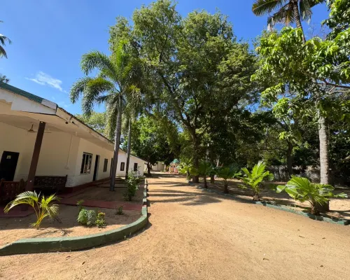Crown Majesty Hotels in Arugam
