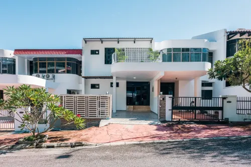 3 Storey Heritage House | Nearby Miami Beach - Villas