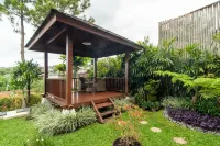 3BR Pool & Mountain View Modern Bamboo - Family Only - parking