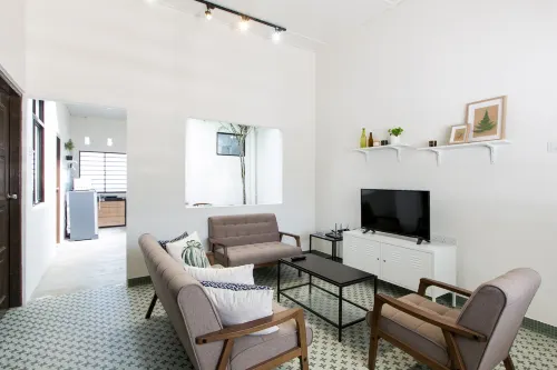 Town Center | 2 parking by VCR - Pet friendly