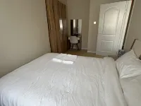 Minimalist city center apt with Everything nearby - Condos
