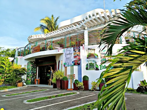 Nicole's Garden Naga Hotels in Pili