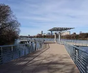 Modern 4BR Home + Jacuzzi 10 minutes from downtown