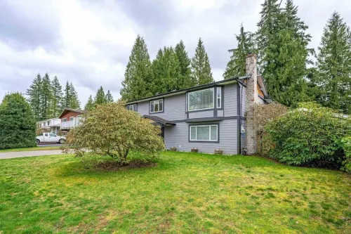 Private 1 bedroom in Brookswood Hotel di Langley