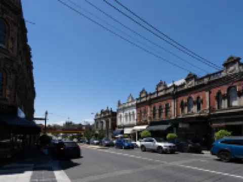 Modern 1BR Apt Near Swinburne & Glenferrie Rd 霍索恩區酒店