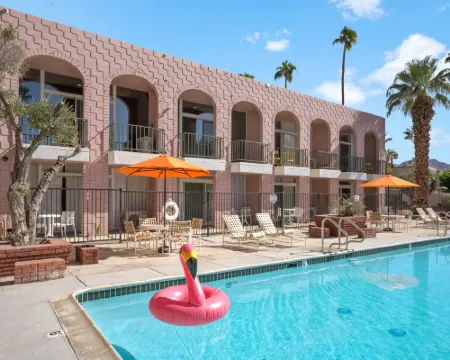 ปาล์ม เดสเสิร์ท สวีทส์ โรงแรมในปาล์มดีเซิร์ท