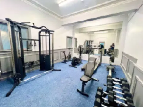 Spacious Seaside 2-Bed Apt w/ Free Gym & Parking