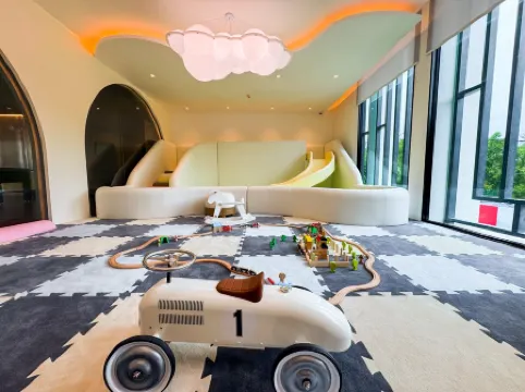 Modern 1Bdr with Pool View The Title Legendary