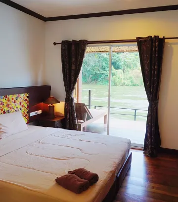 ห้องพักบนแพ เตียงใหญ่ 