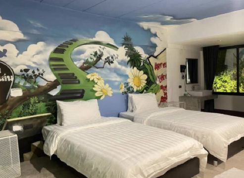 BW Studios Thai Art Hotel (5 mins walk to Tha Phae Gate, Pets friendly)