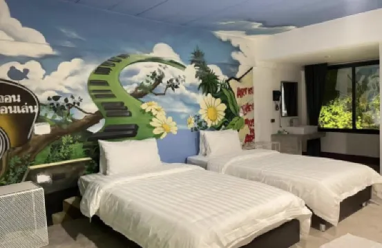 BW Studios Thai Art Hotel (5 mins walk to Tha Phae Gate, Pets friendly) Các khách sạn gần Tượng đài 3 Vua