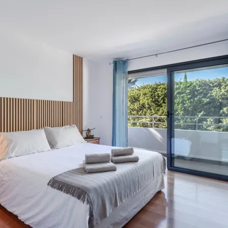 Sunny Seabreeze Villa, Eze, pool close to Monaco Отели в г. Эз