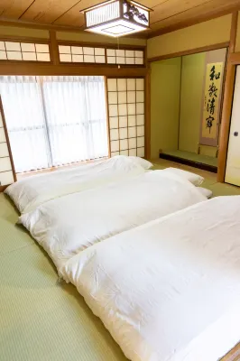 The foot of the mountain full kitchen parking lot 片男波海水浴場附近的飯店