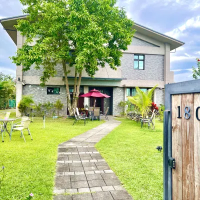Ta Ni O homestay โรงแรมใกล้สวนน้ำฟาร์กลอรีโอเชียนพาร์ค