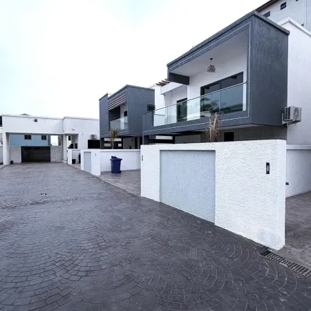 Estaaron Crave - Villas and Apartment Hotel