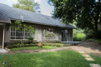 Fern Forest Serene 1 Bed Get-a-way Suite . Long Stays Welcome - Boutique