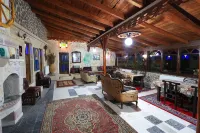 Pacha Cave House