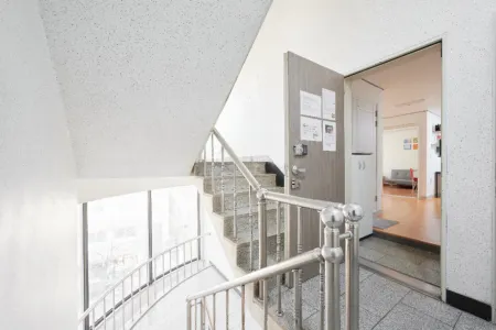 Full House/Hongdae Entrance Sta.Exit 7. Party room. Big House. Two Rooms.