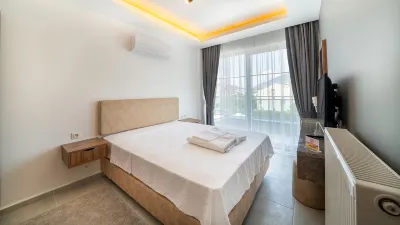 Midpoint Suites - Deluxe Suite 104