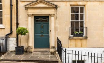 Grand Georgian Townhouse with Garden