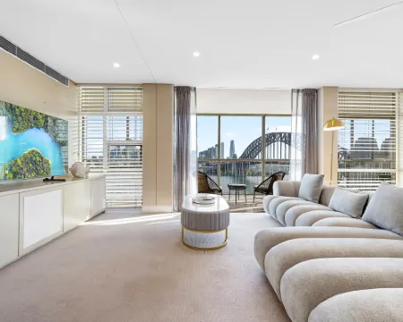 Sydney's Landmark Views from Luxury 2Bd Apt Hotels in Kirribilli
