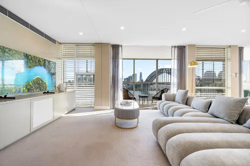 Sydney's Landmark Views from Luxury 2Bd Apt Hotels in Kirribilli