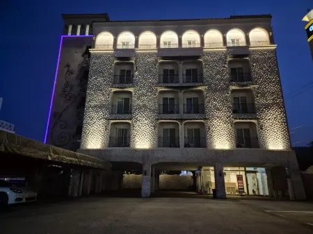 THE SKY Отели в г. Хвасун