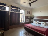 Hotel Paradise Inn โรงแรมในกัตรัช