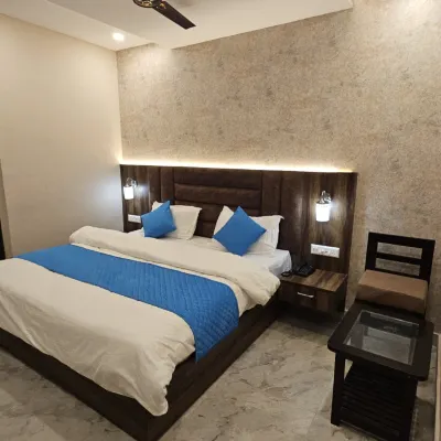 cherry blossom Hotels near Banaras