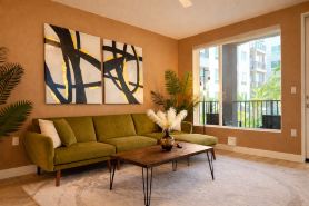 Sunny Getaway 10 Min to Disneyland with Pool & GYM