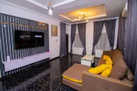 Living Space Apartment Emerald Suite - Apartemen