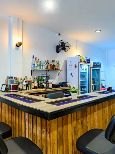 รูปภาพของR&B hostel apartments and sports bar