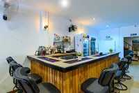 R&B hostel apartments and sports bar -  โฮสเทล