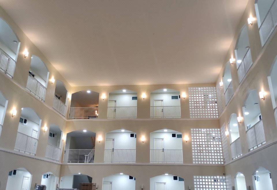 2. 엥 파 루앙 호..