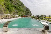 Athena Premier Resort Hotels in Ninh Thang