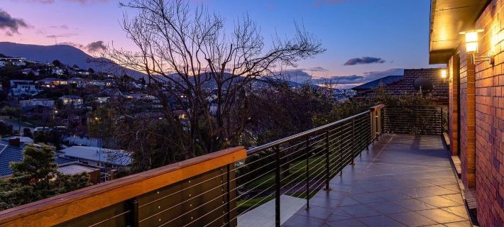 Lipscombe Mt Wellington view luxury house Hotels in Hobart