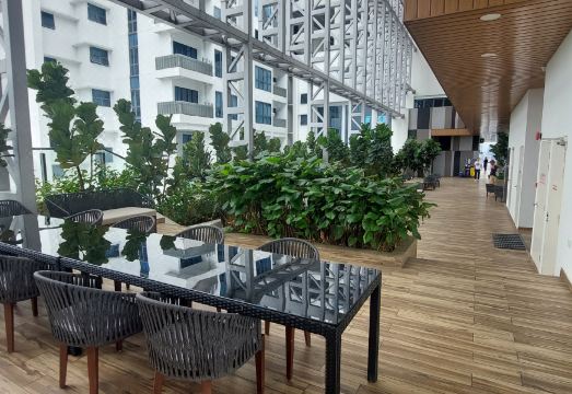 더 콜로니 바이 인피니툼