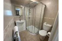 OYO Woodville Lodge Leeds