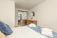 Unique 1 Bed house with Private Parking