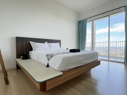 Taiping Crystal Creek Condo Pool Gym Netflix