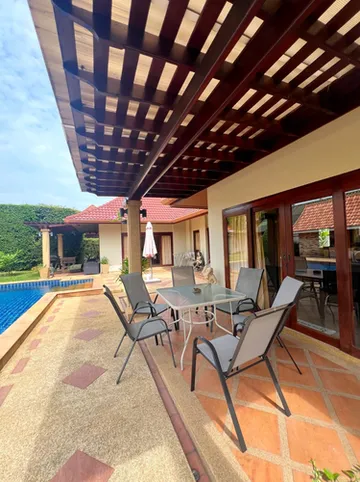 รูปภาพของLuxury 3-bedroom villa with big pool in Rawai