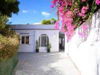 Seclusion, Privacy and 2 bedroom Luxury in Glyfada Hotels in Glyfada